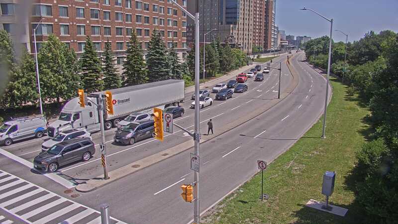 Traffic camera image at 2025-06-30 17:40:17