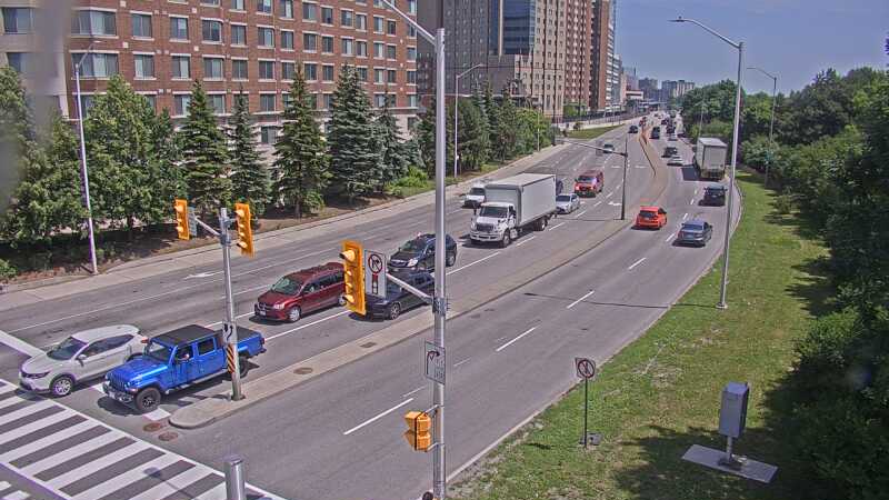 Traffic camera image at 2025-06-30 18:05:18