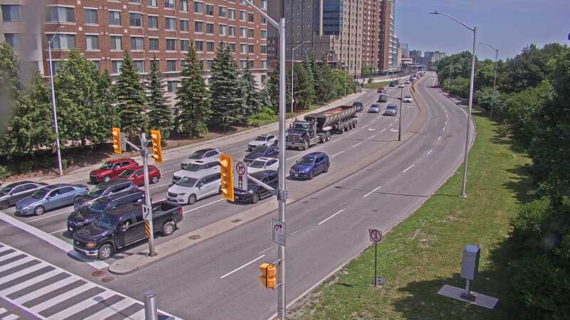Traffic camera image at 2025-06-30 18:10:17