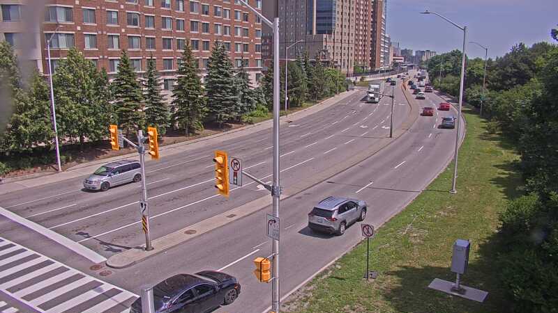 Traffic camera image at 2025-06-30 18:15:15