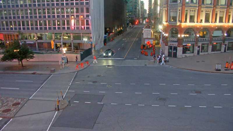 Traffic camera image at 2025-08-25 00:05:21