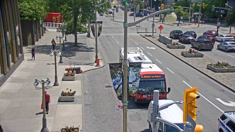 Traffic camera image at 2025-06-30 17:55:17