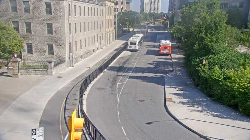 Traffic camera image at 2025-06-30 21:05:27