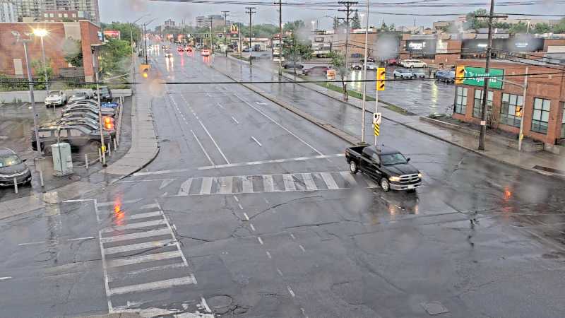 Traffic camera image at 2025-05-30 23:40:36