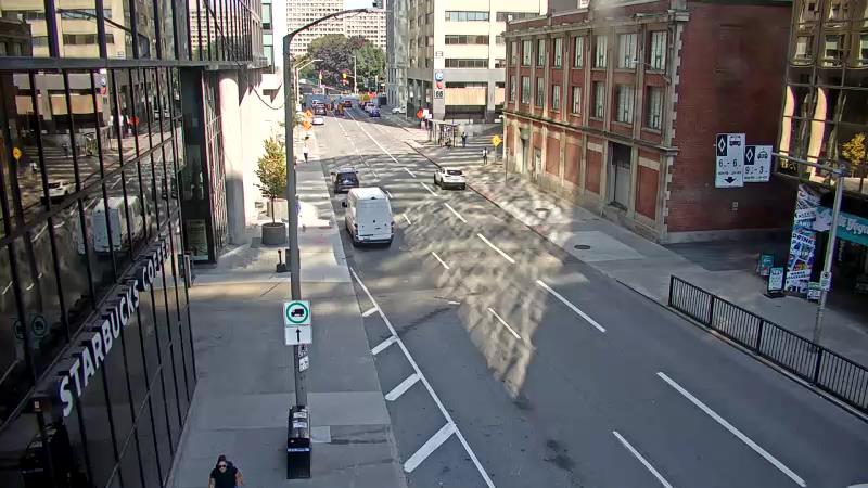 Traffic camera image at 2025-09-18 18:35:18