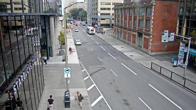 Traffic camera image at 2025-09-18 19:40:23