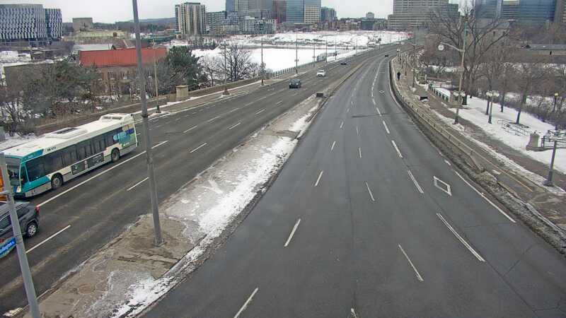 Traffic camera image at 2025-03-09 13:50:25