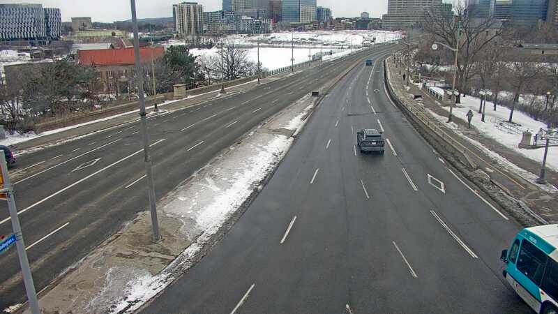 Traffic camera image at 2025-03-09 13:55:28