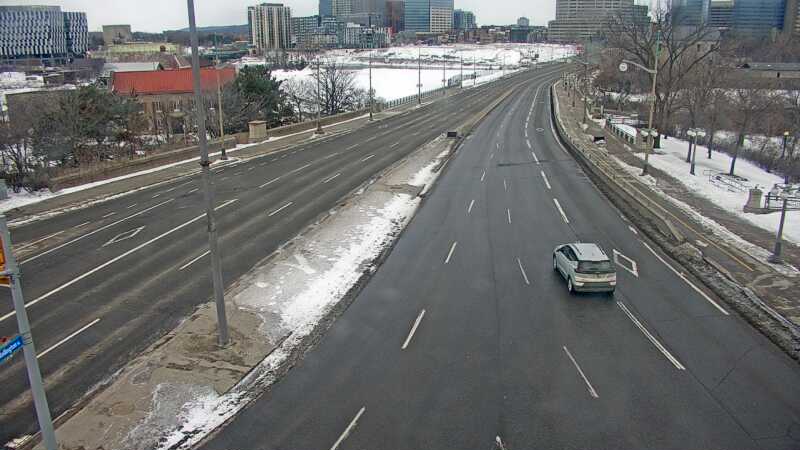 Traffic camera image at 2025-03-09 14:05:25