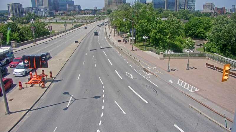 Traffic camera image at 2025-06-30 18:05:19