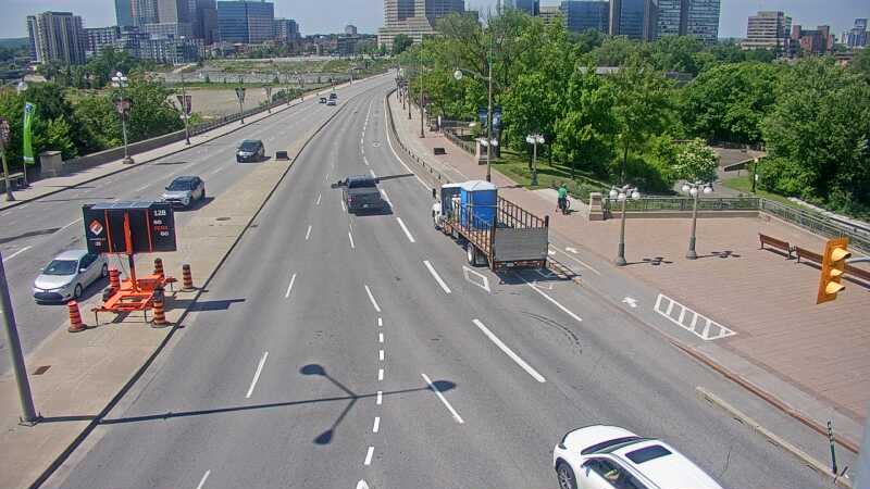Traffic camera image at 2025-06-30 18:50:21