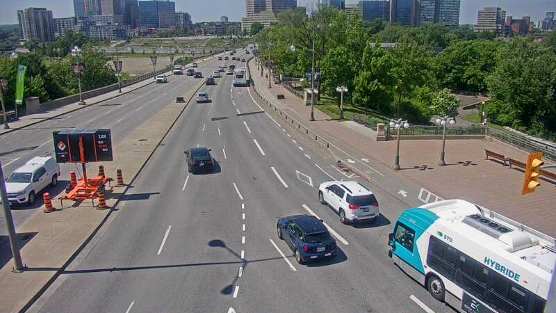 Traffic camera image at 2025-06-30 19:05:18