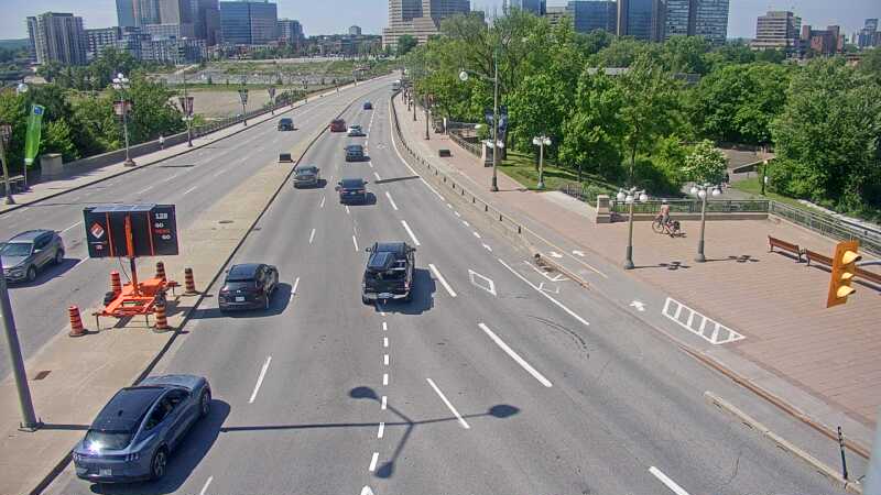 Traffic camera image at 2025-06-30 19:15:21