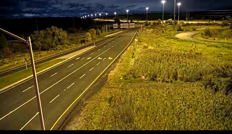 Traffic camera image at 2024-10-16 07:03:25