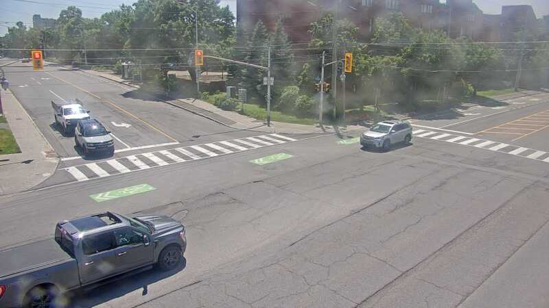 Traffic camera image at 2025-06-30 17:25:33