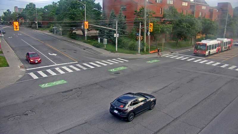 Traffic camera image at 2025-06-30 23:25:22