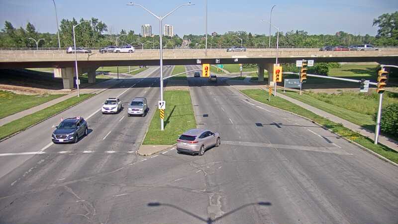 Traffic camera image at 2025-06-30 21:15:22