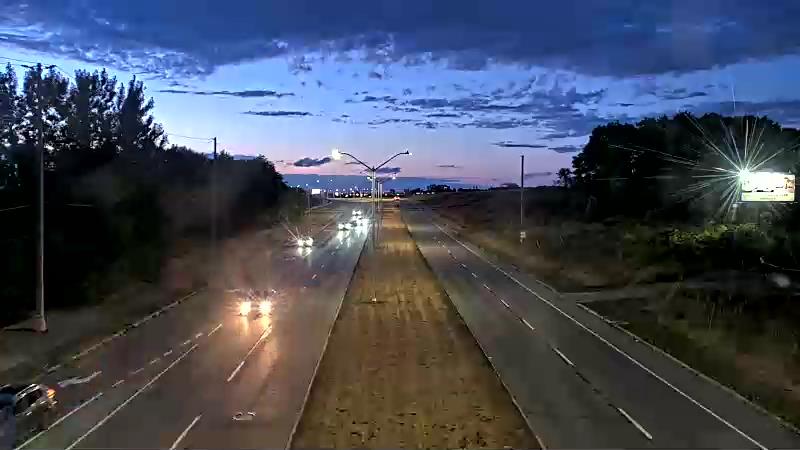 Traffic camera image at 2025-08-25 00:25:26