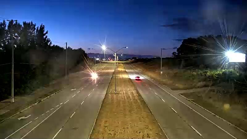 Traffic camera image at 2025-08-25 00:40:21