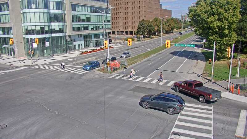 Traffic camera image at 2025-09-14 18:10:22