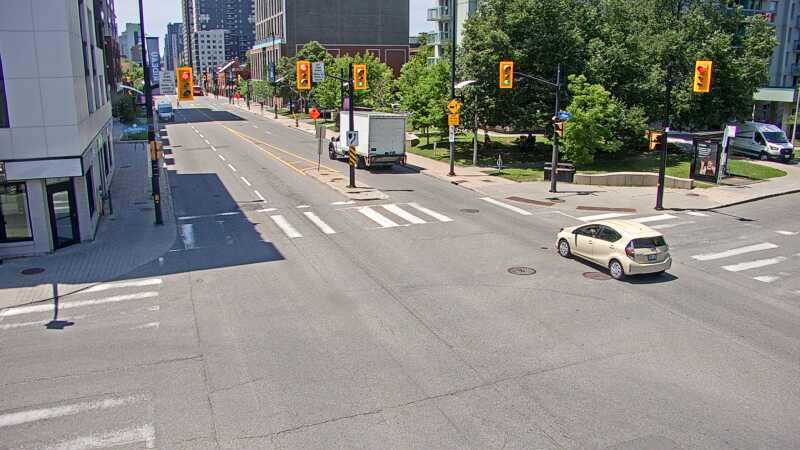 Traffic camera image at 2025-06-30 17:00:30