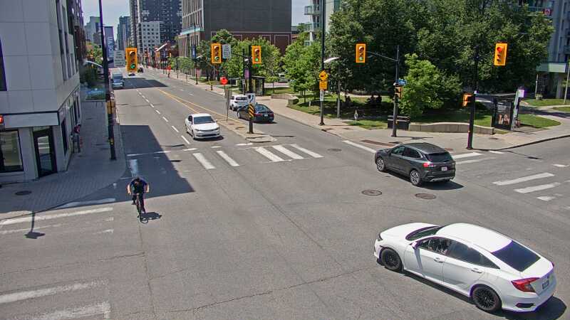 Traffic camera image at 2025-06-30 17:15:35