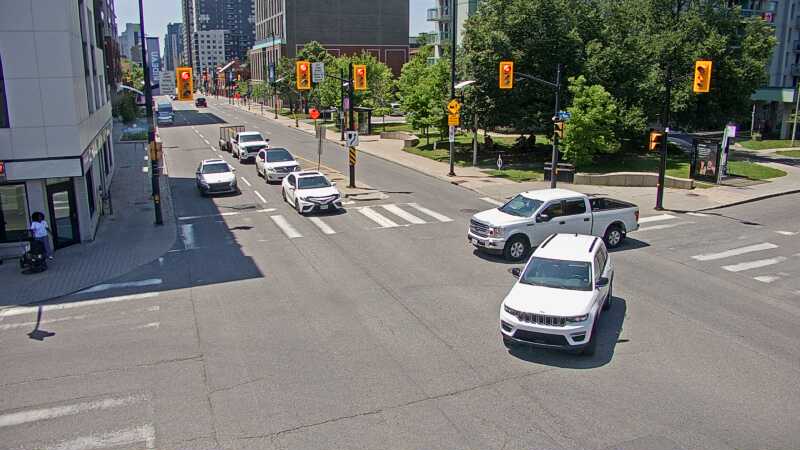 Traffic camera image at 2025-06-30 17:25:36
