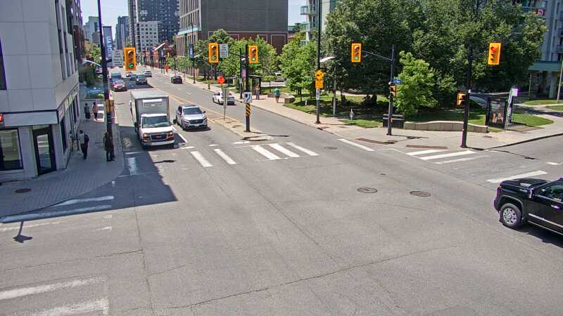 Traffic camera image at 2025-06-30 17:36:58