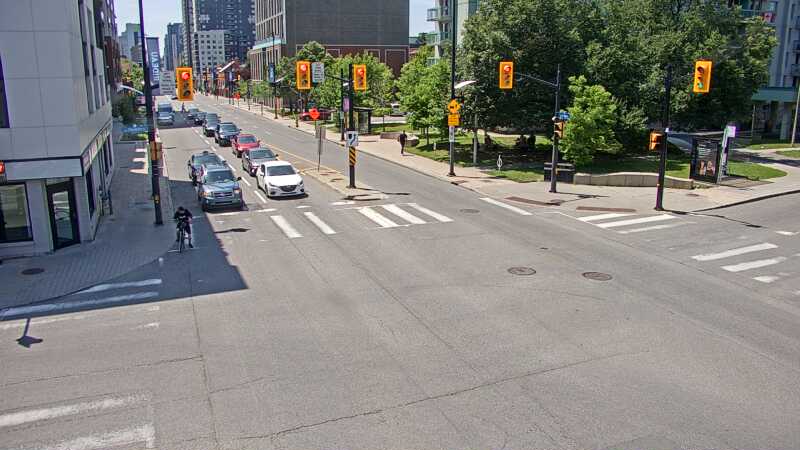 Traffic camera image at 2025-06-30 17:40:23