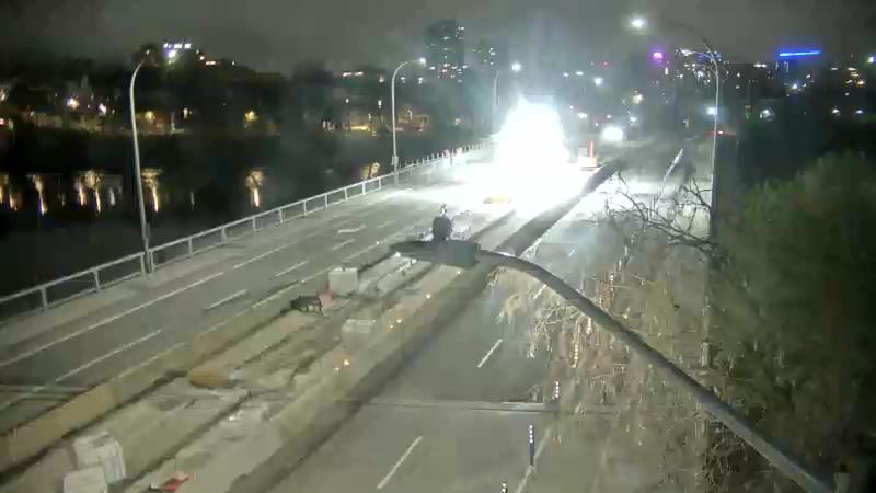 Traffic camera image at 2025-05-09 05:40:20