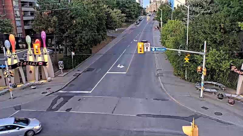 Traffic camera image at 2025-08-25 00:00:26