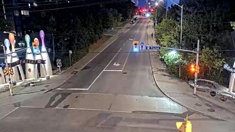 Traffic camera image at 2025-08-25 00:30:24