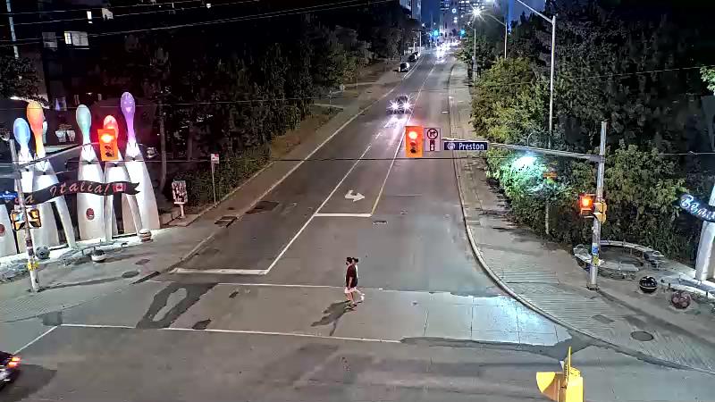 Traffic camera image at 2025-08-25 00:35:22