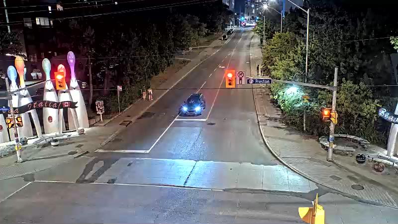 Traffic camera image at 2025-08-25 00:40:23