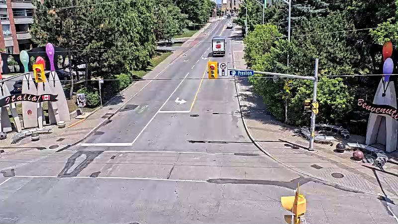 Traffic camera image at 2025-06-30 17:40:25