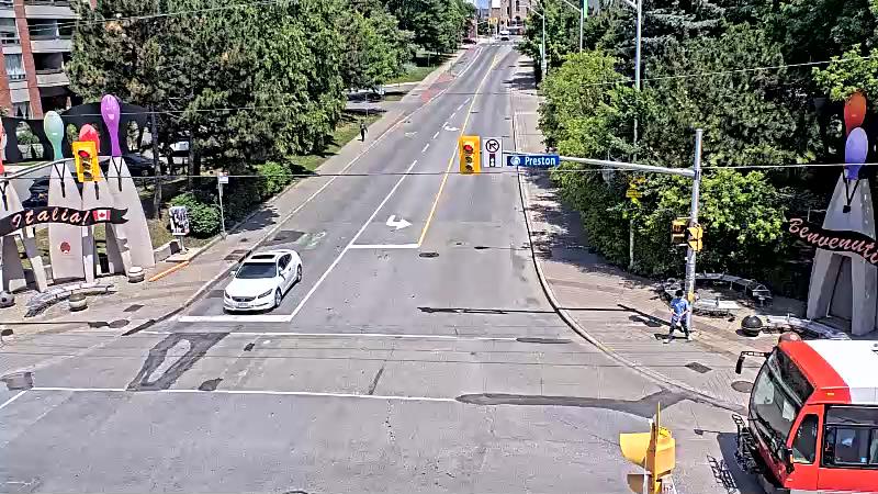 Traffic camera image at 2025-06-30 17:50:27
