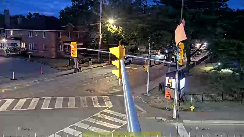 Traffic camera image at 2025-08-25 00:25:30