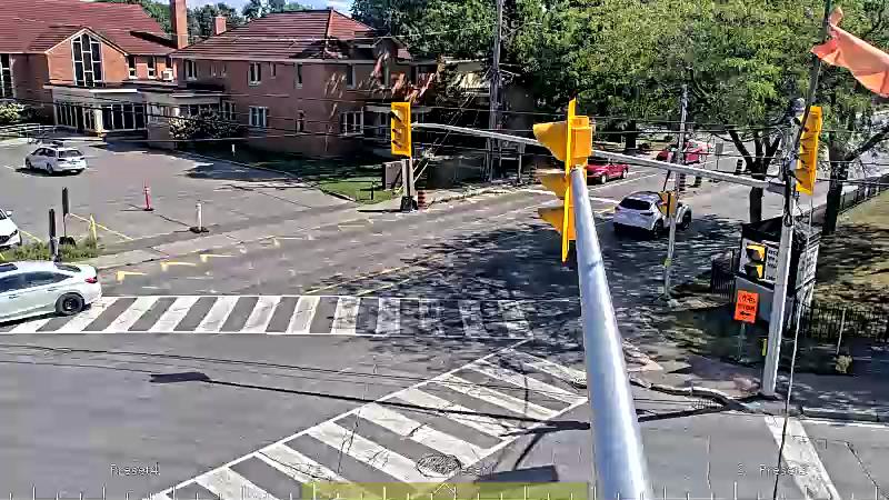 Traffic camera image at 2025-09-14 17:25:25