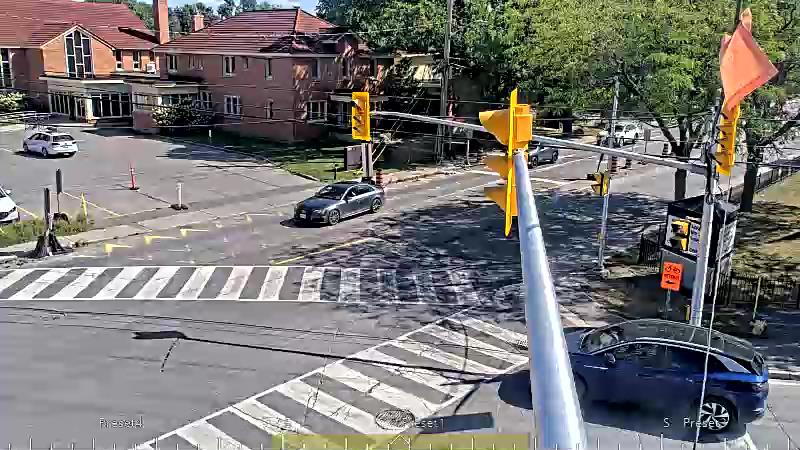 Traffic camera image at 2025-09-14 17:35:25