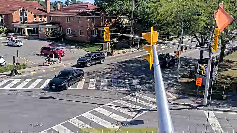 Traffic camera image at 2025-09-14 17:45:32