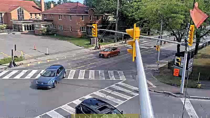 Traffic camera image at 2025-09-14 18:35:25