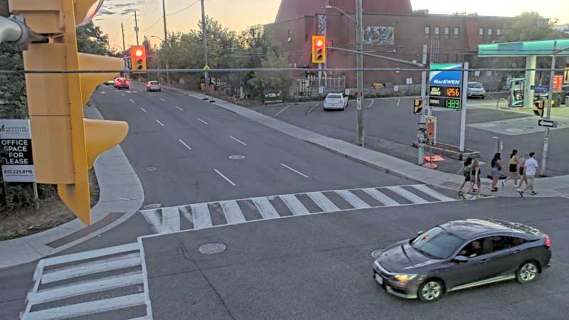 Traffic camera image at 2025-08-25 00:00:26