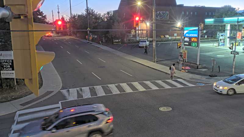 Traffic camera image at 2025-08-25 00:20:23