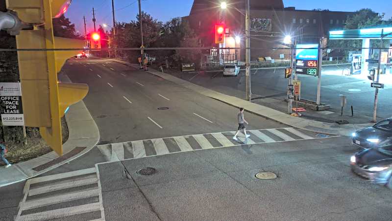 Traffic camera image at 2025-08-25 00:35:23