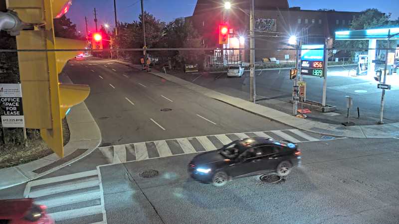 Traffic camera image at 2025-08-25 00:40:25